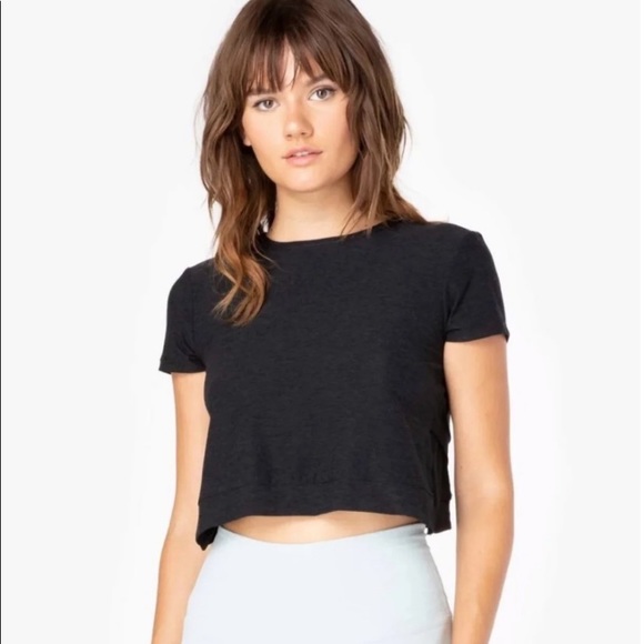 beyond yoga back out cropped tee